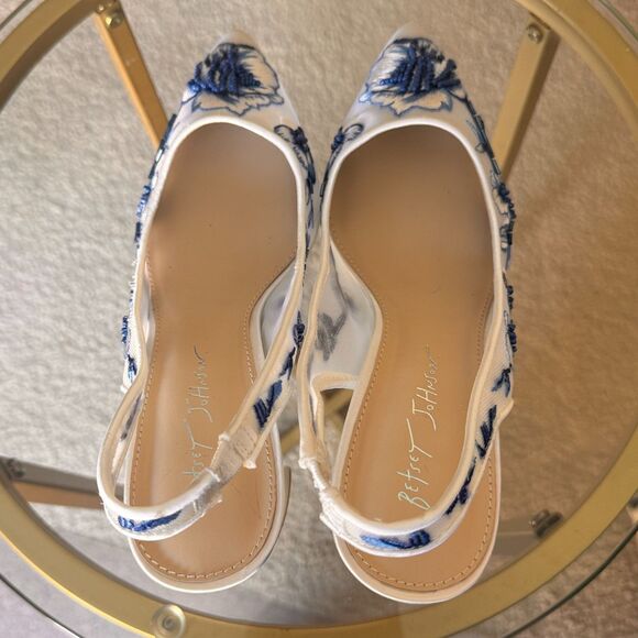 ✨ Betsey Johnson “SB-Page” Heels – White & Blue Floral Size 9M | New in Box - Picture 3 of 10